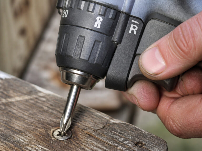 Drilling Out a Broken Screw: Essential Techniques and Sizing